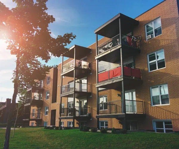 brown 4-layer bricked building